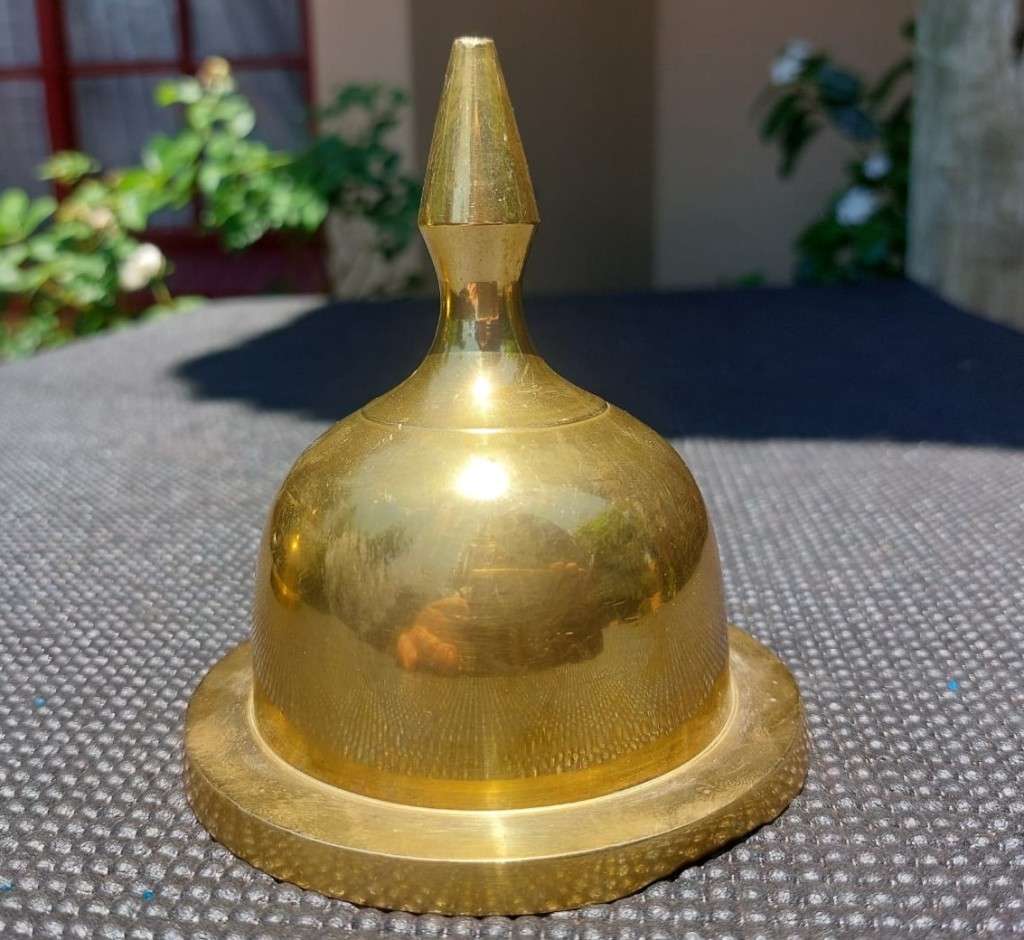Brass LARGE 37CM HIGH VINTAGE BRASS LIDDED TEMPLE JAR WITH SPIKE
